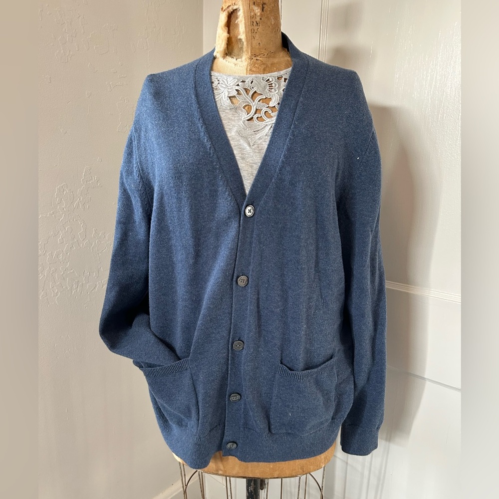 NWOT v-necked denim knit cotton cardigan with patch pockes